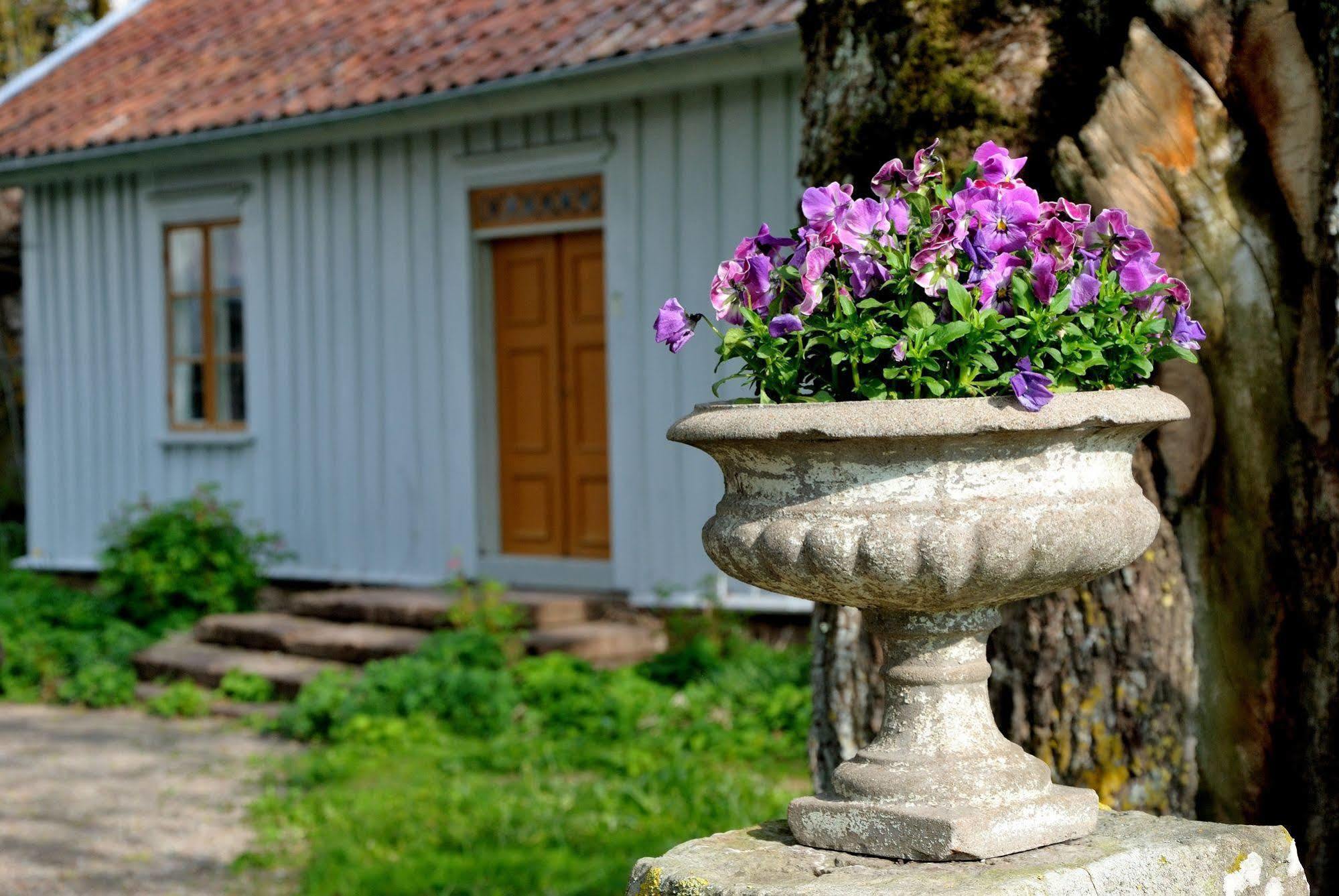 Naestegarden Bed & Breakfast Satuna Exterior photo